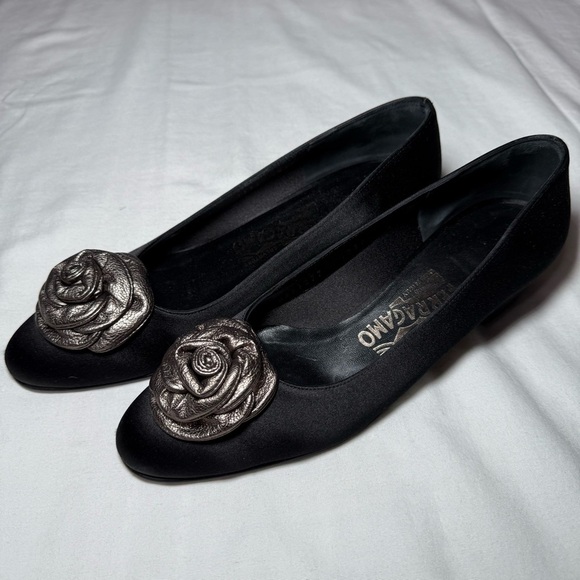 Salvatore Ferragamo Nubuck Pumps Black Satin Metallic Rosette Vintage Size 5.5B - Picture 8 of 8